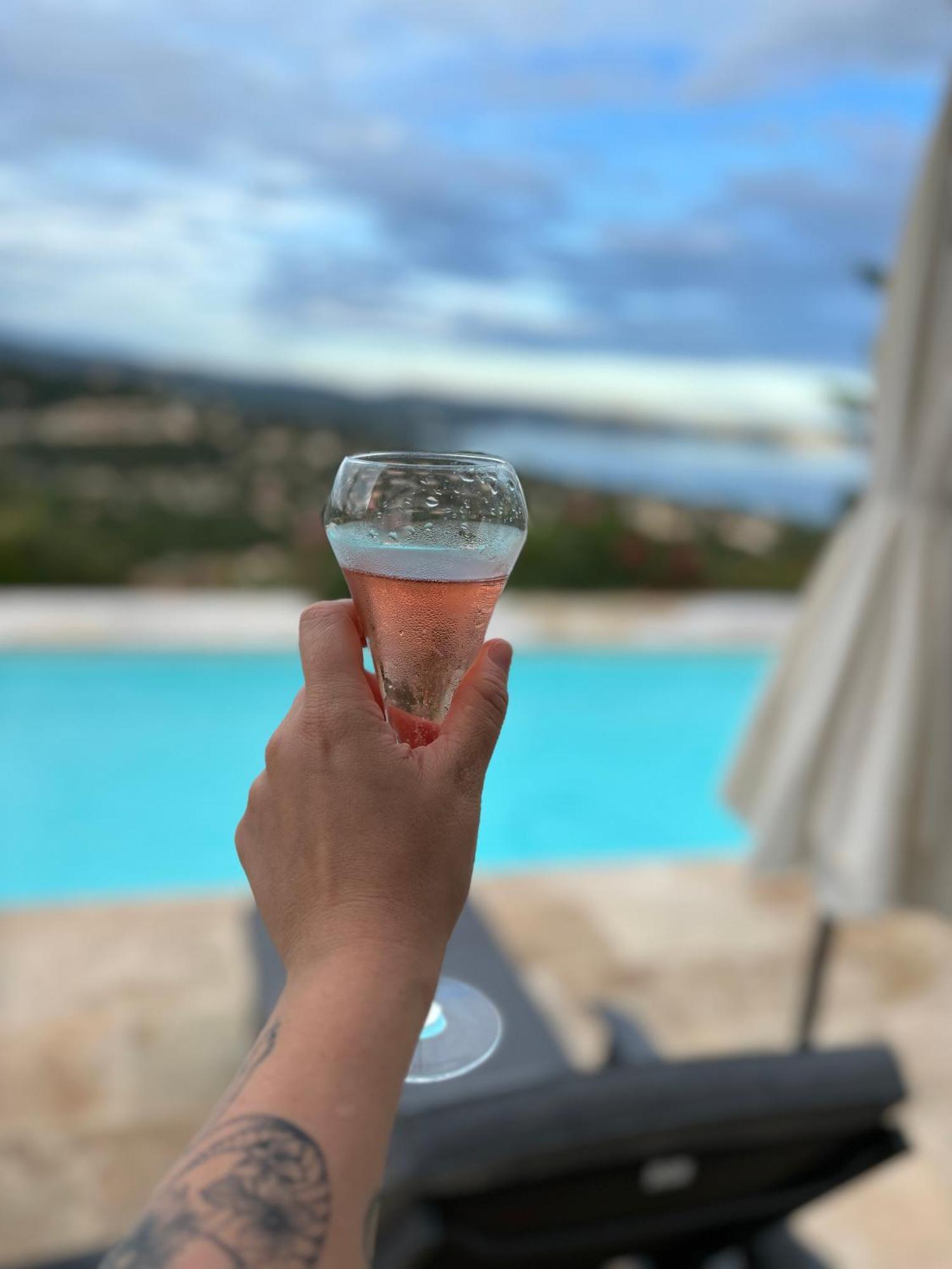 Villa Cacharelle Vue Mer Piscine กาวาแลร์-ซูร์-แมร์ ภายนอก รูปภาพ